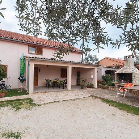 Lovely Apartment In Rovinj With Kitchen Zewnętrze zdjęcie
