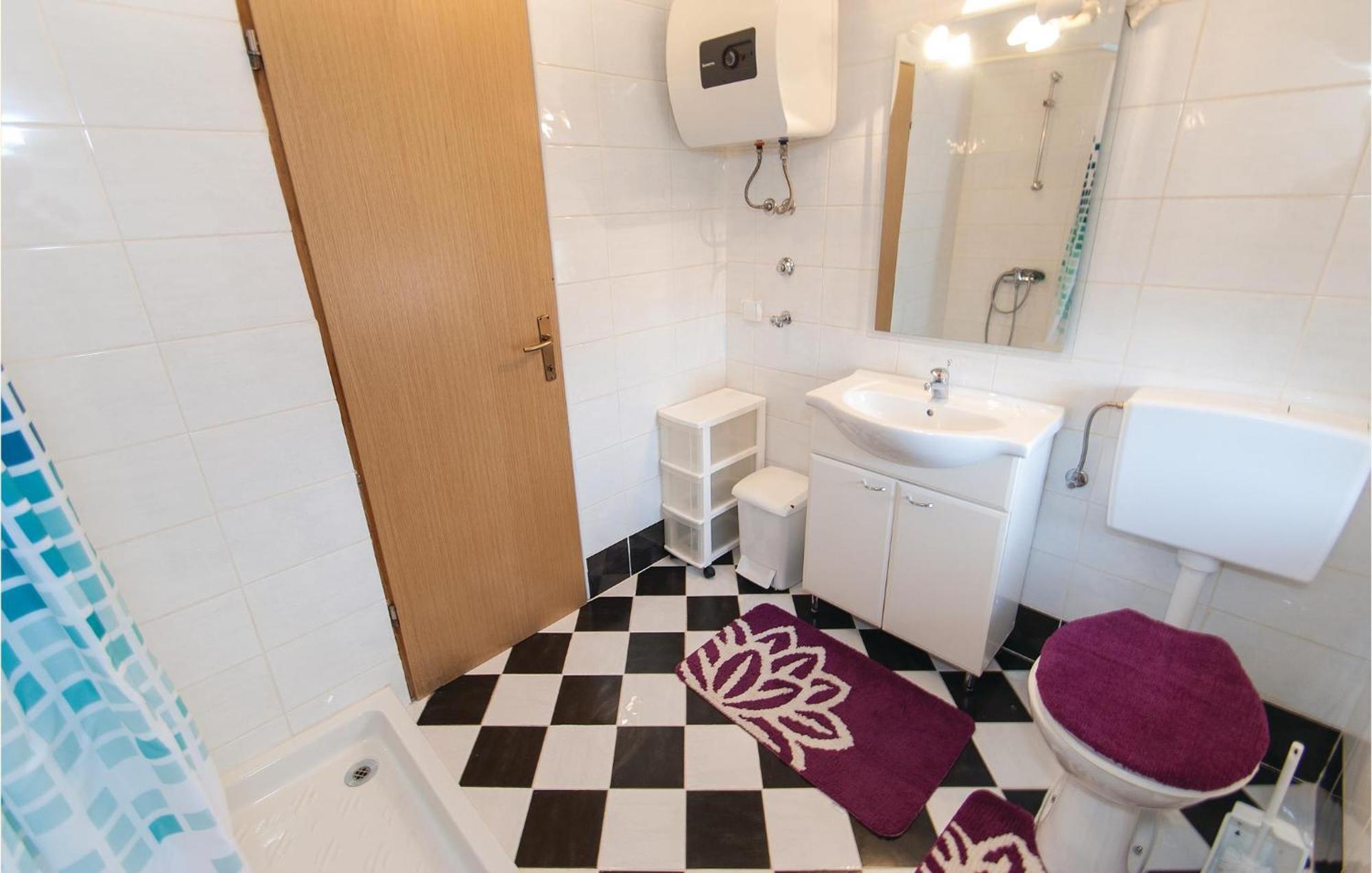 Lovely Apartment In Rovinj With Kitchen Zewnętrze zdjęcie