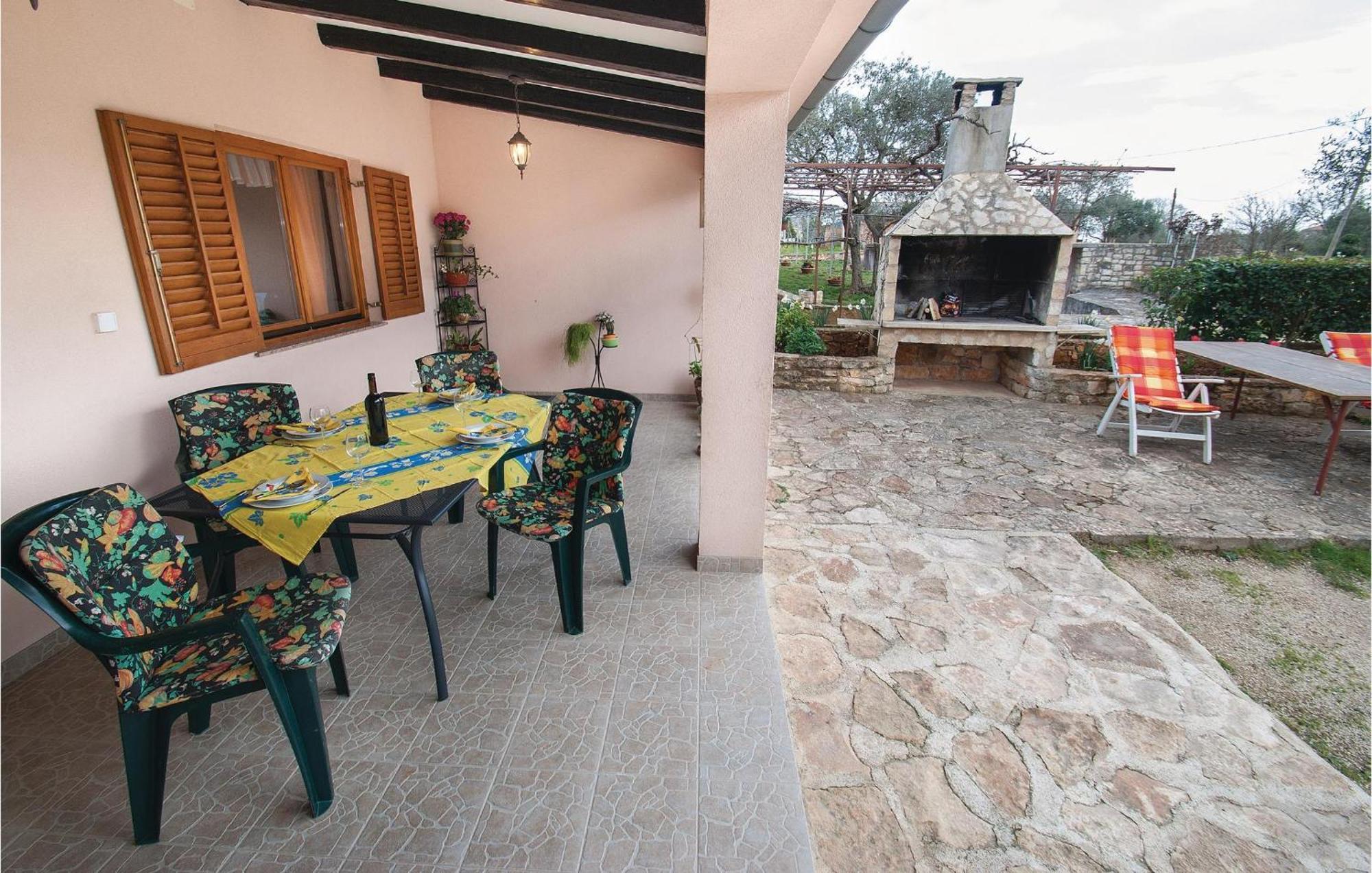 Lovely Apartment In Rovinj With Kitchen Zewnętrze zdjęcie