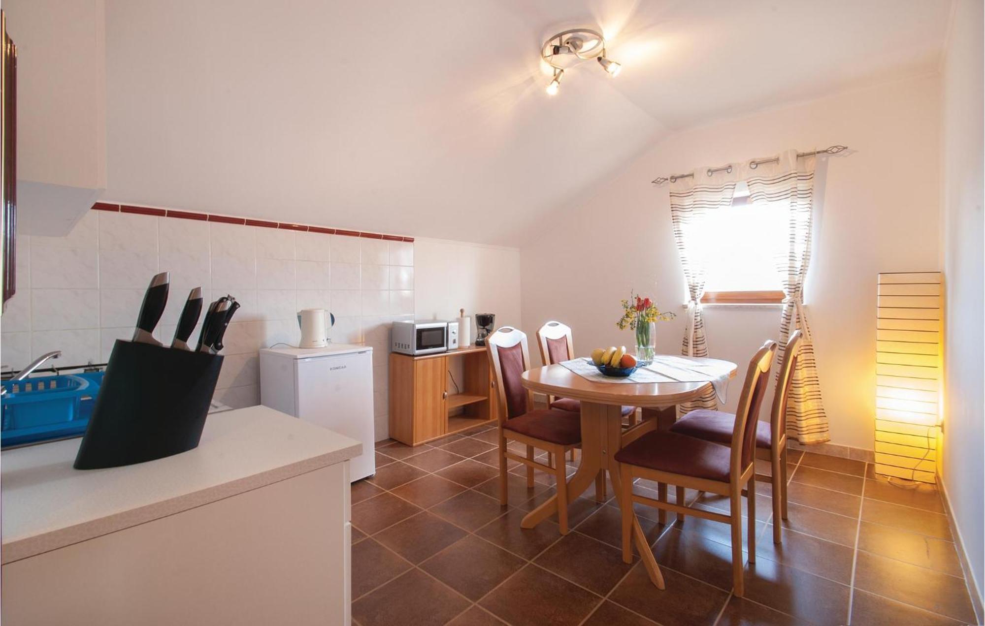 Lovely Apartment In Rovinj With Kitchen Zewnętrze zdjęcie