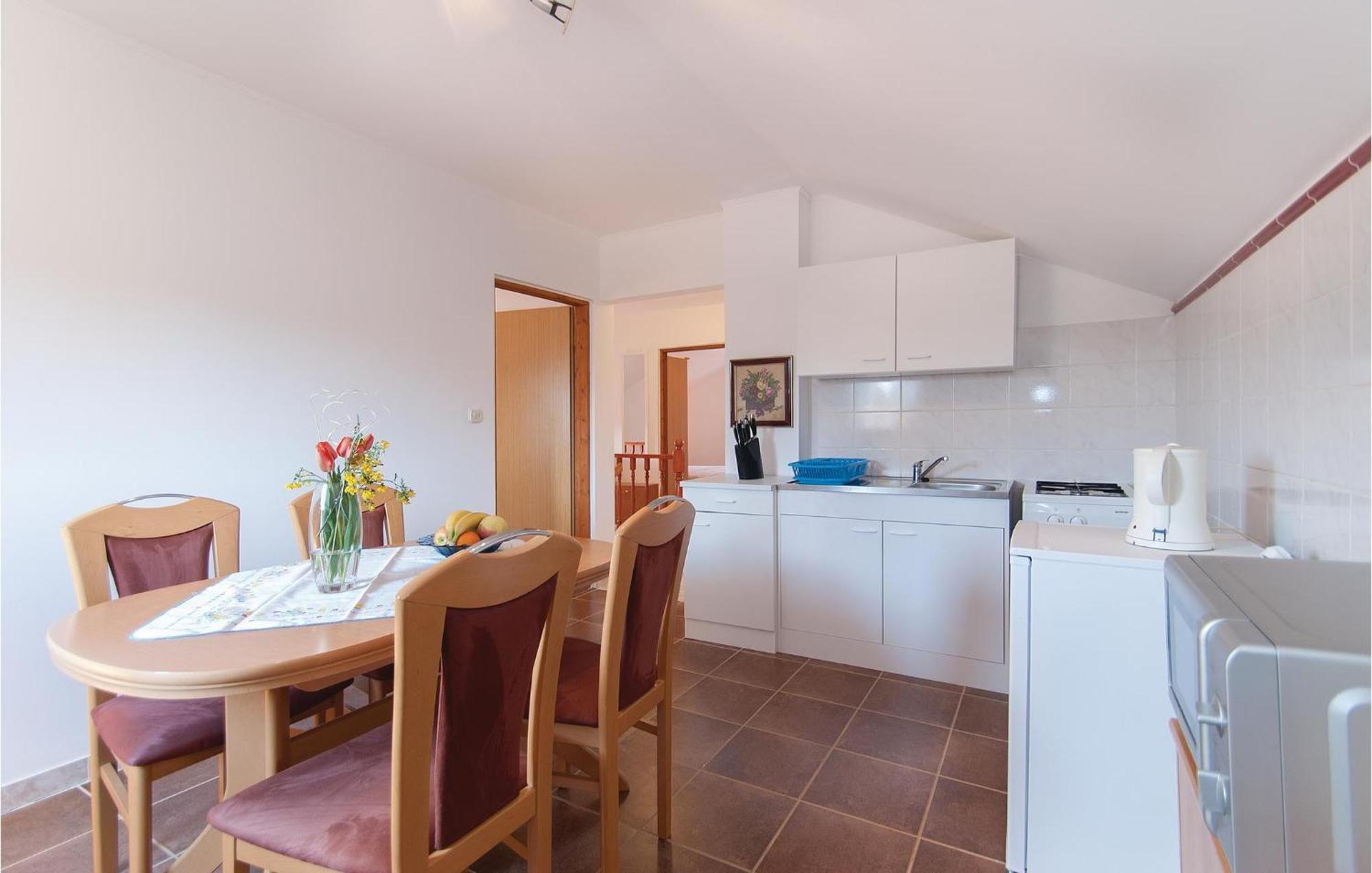 Lovely Apartment In Rovinj With Kitchen Zewnętrze zdjęcie