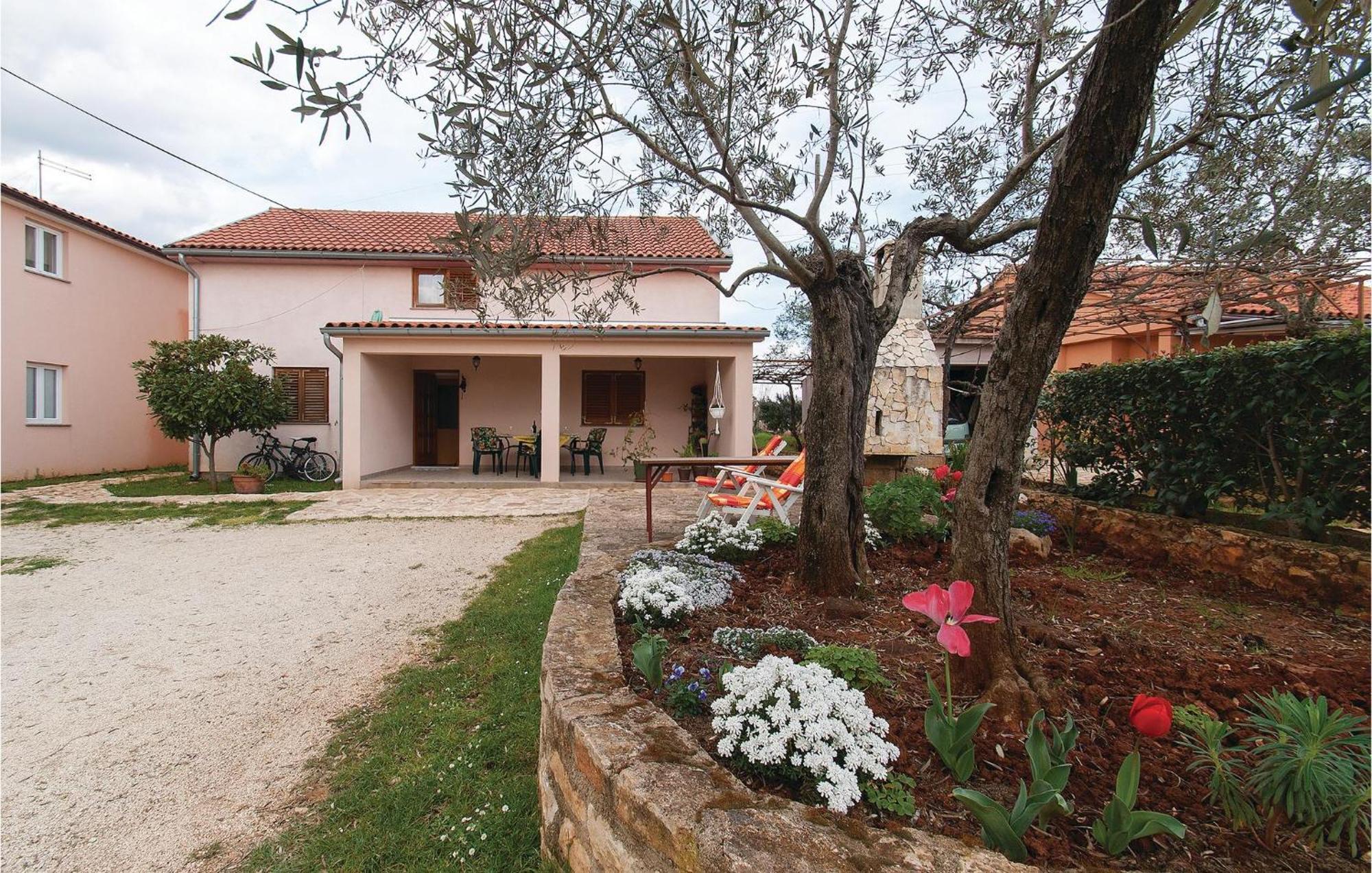 Lovely Apartment In Rovinj With Kitchen Zewnętrze zdjęcie