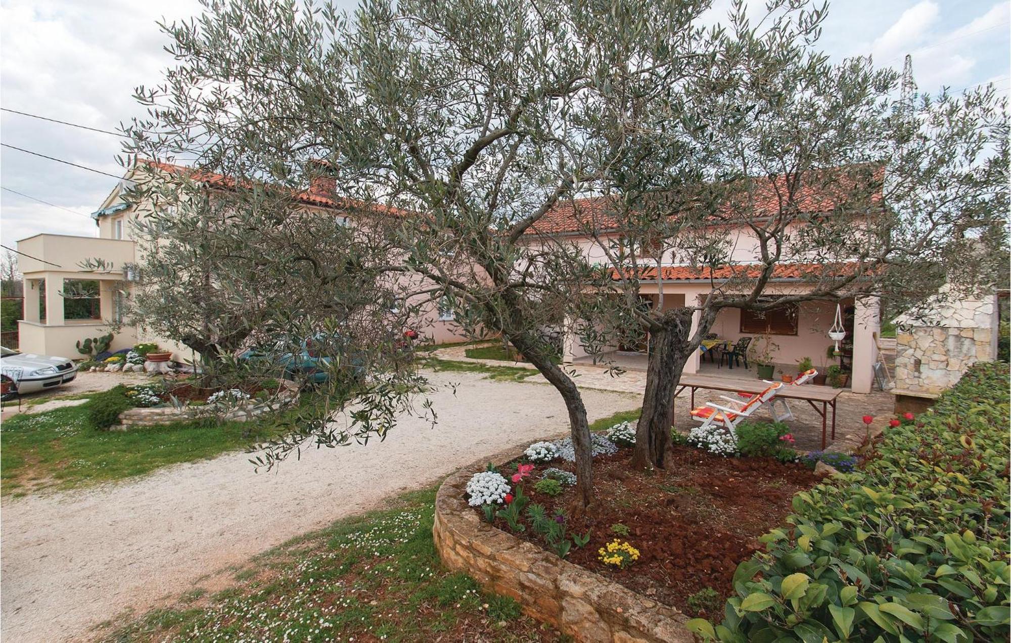 Lovely Apartment In Rovinj With Kitchen Zewnętrze zdjęcie